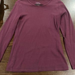 Long sleeve women’s tee. Very soft and stretchy. Size medium